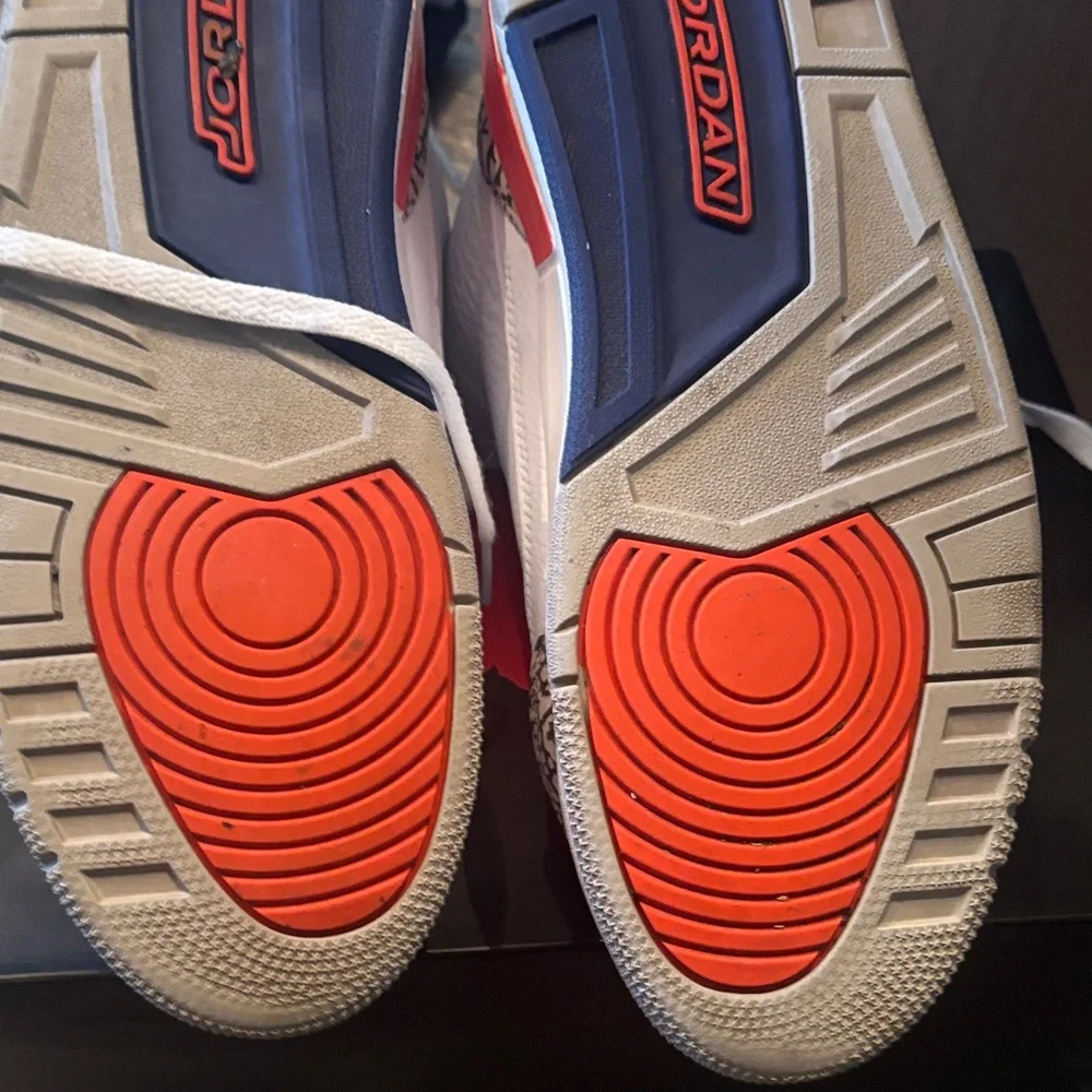 Air Jordan Retro 3 "Knicks" edition with orange and blue colorway - Picture 7 of 9